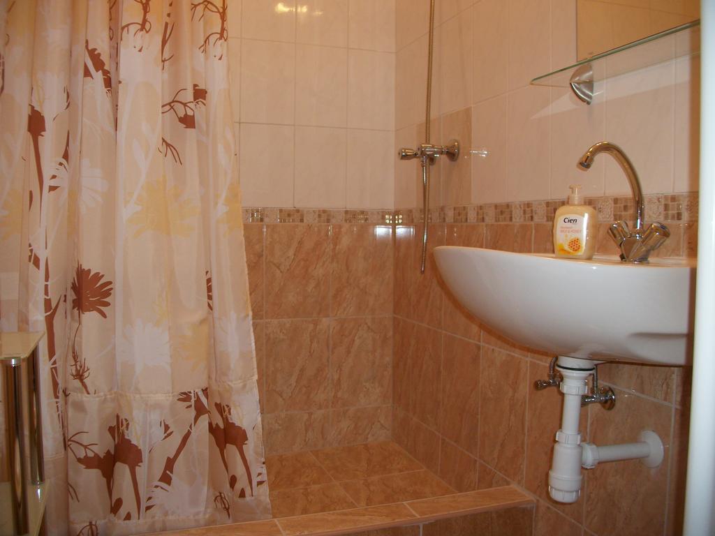Éden II. Hotel Miskolc Buitenkant foto
