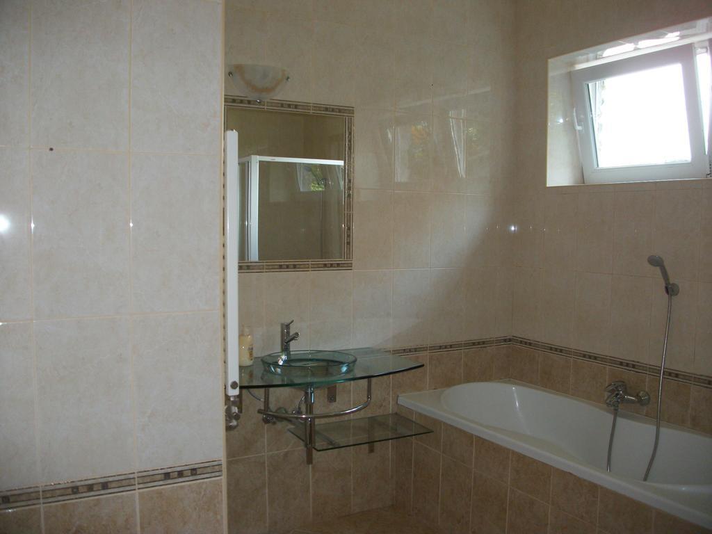 Éden II. Hotel Miskolc Buitenkant foto
