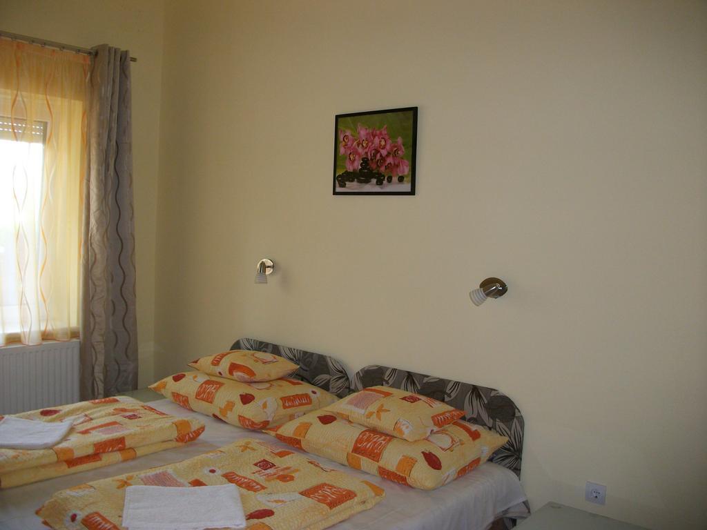 Éden II. Hotel Miskolc Buitenkant foto