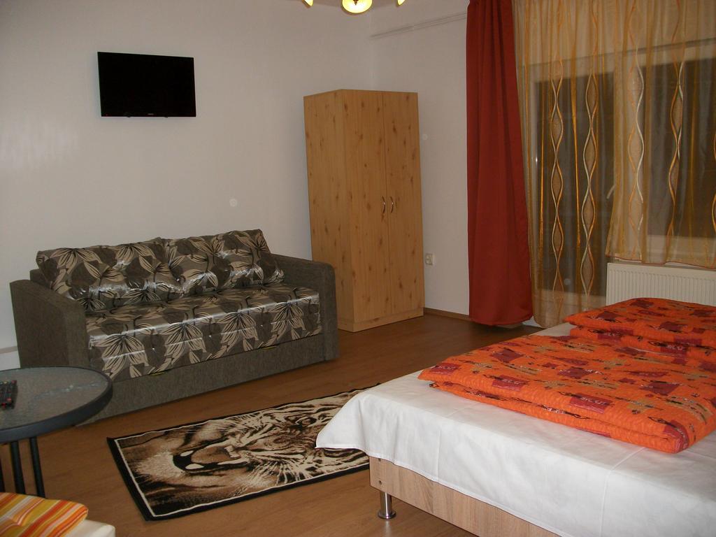 Éden II. Hotel Miskolc Buitenkant foto