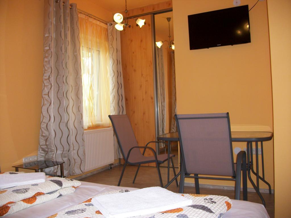 Éden II. Hotel Miskolc Buitenkant foto