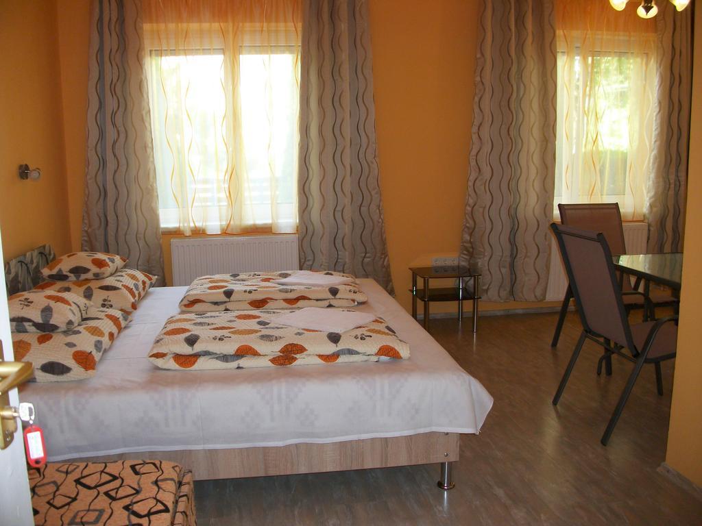 Éden II. Hotel Miskolc Buitenkant foto