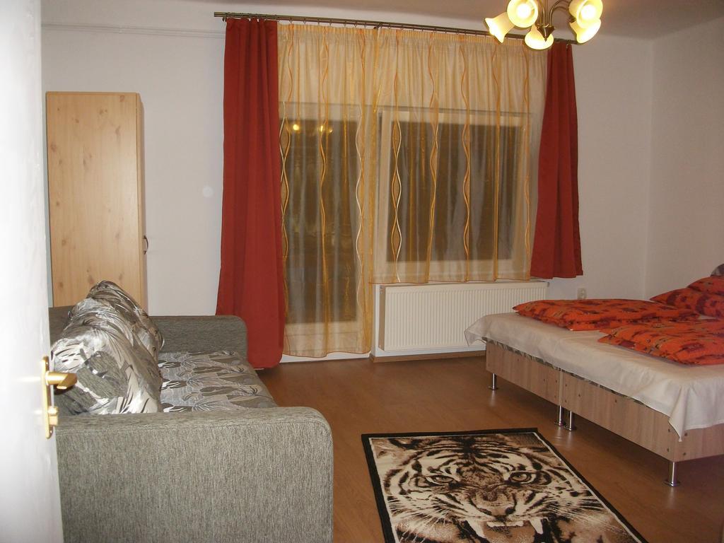 Éden II. Hotel Miskolc Buitenkant foto