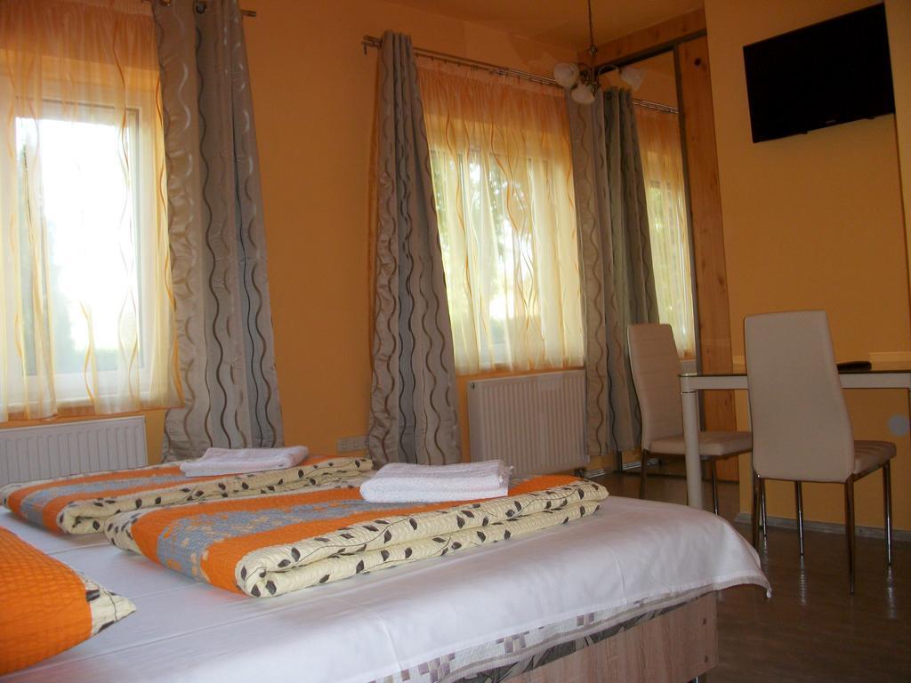 Éden II. Hotel Miskolc Buitenkant foto
