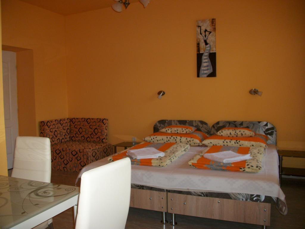 Éden II. Hotel Miskolc Buitenkant foto