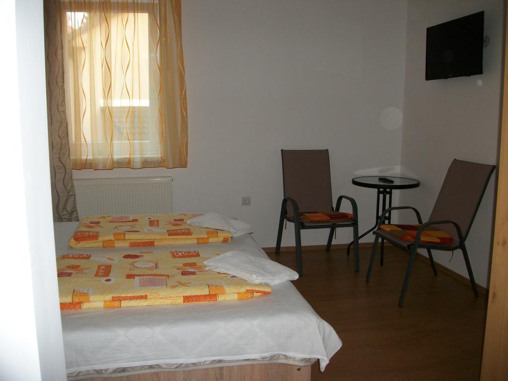 Éden II. Hotel Miskolc Buitenkant foto
