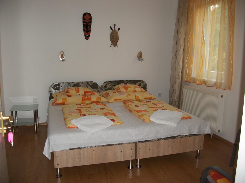 Éden II. Hotel Miskolc Buitenkant foto