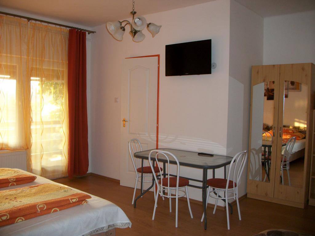Éden II. Hotel Miskolc Buitenkant foto