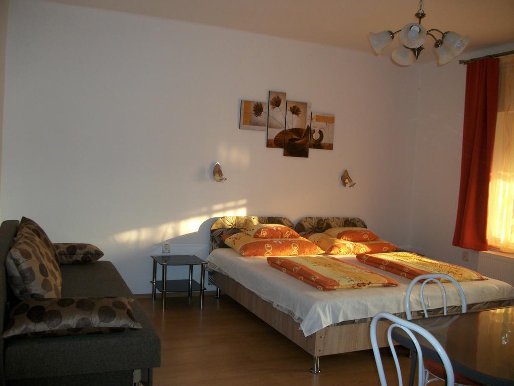 Éden II. Hotel Miskolc Buitenkant foto