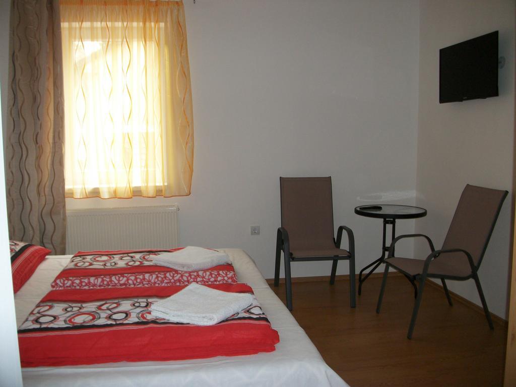 Éden II. Hotel Miskolc Buitenkant foto