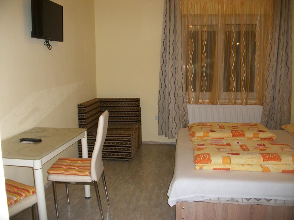 Éden II. Hotel Miskolc Buitenkant foto
