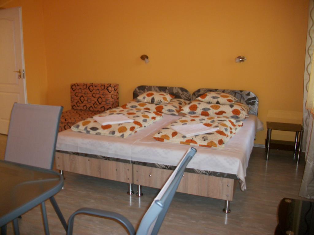 Éden II. Hotel Miskolc Buitenkant foto