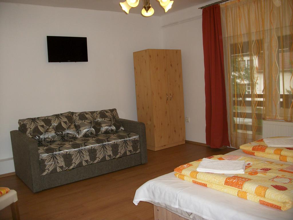 Éden II. Hotel Miskolc Buitenkant foto