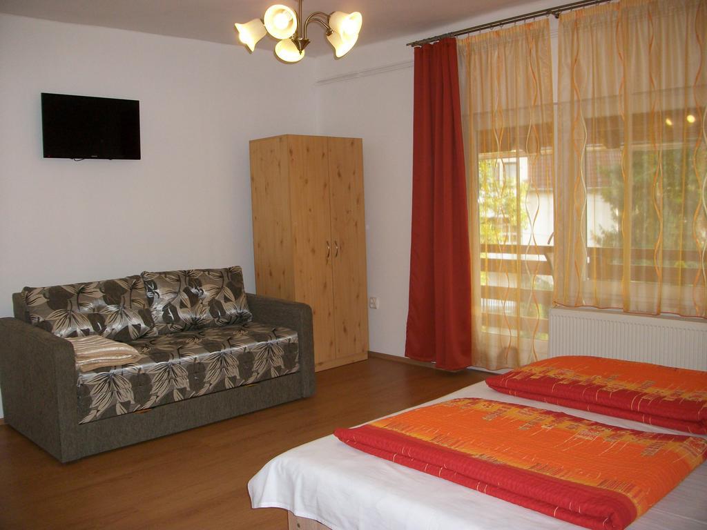 Éden II. Hotel Miskolc Buitenkant foto