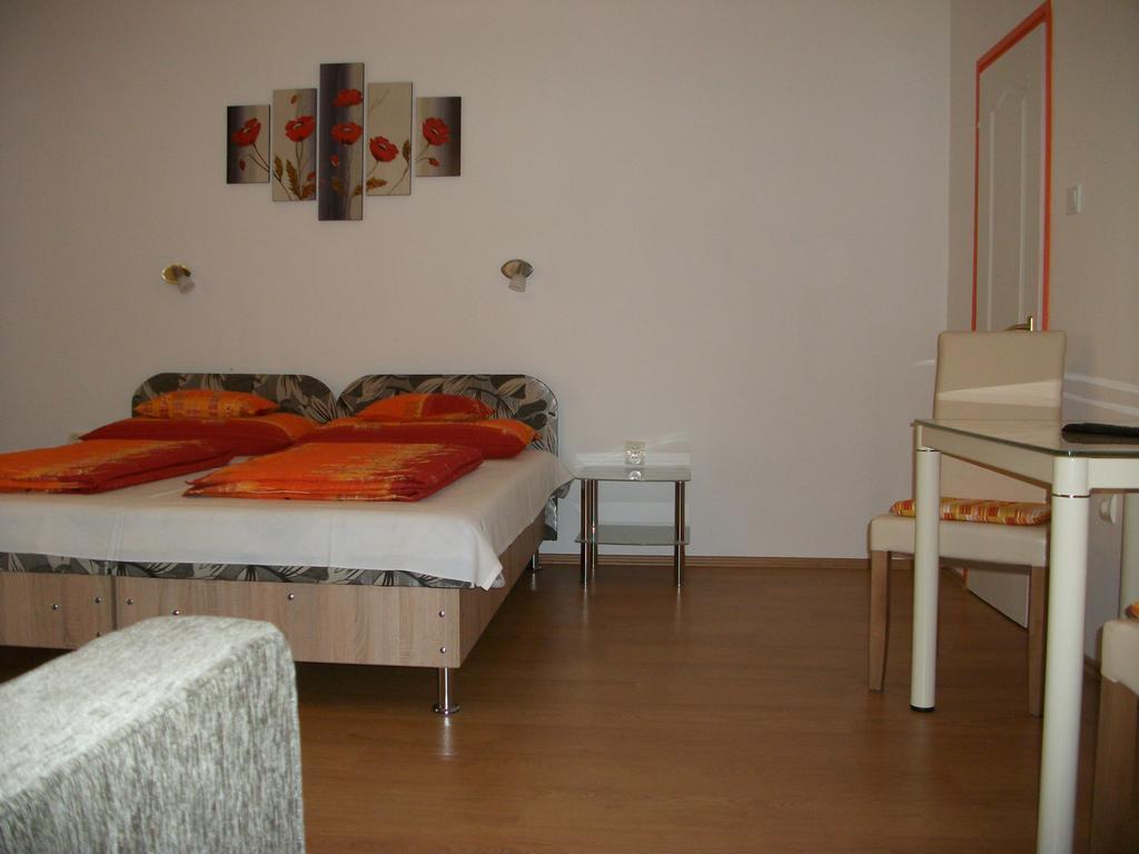 Éden II. Hotel Miskolc Buitenkant foto