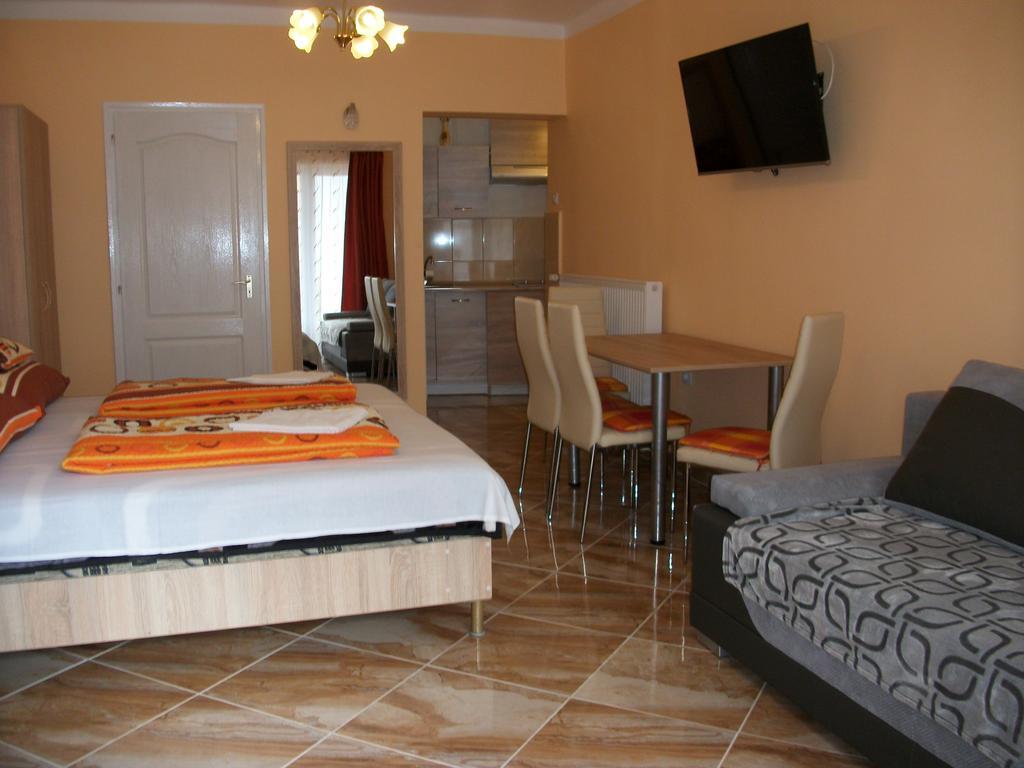 Éden II. Hotel Miskolc Buitenkant foto