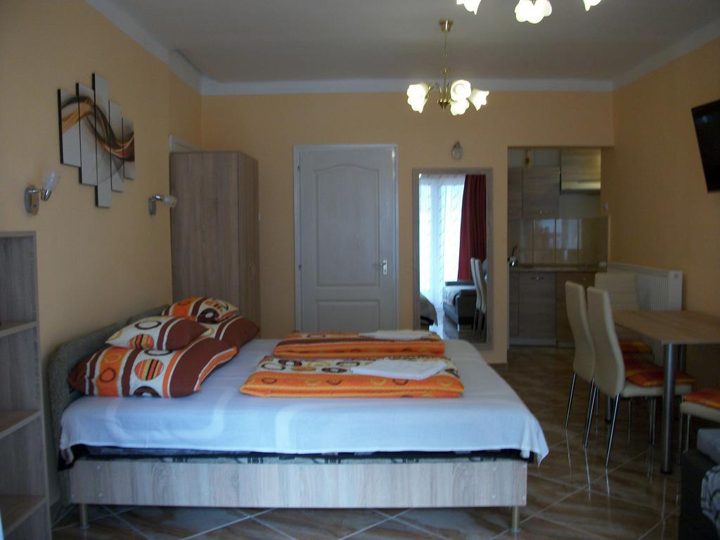 Éden II. Hotel Miskolc Buitenkant foto