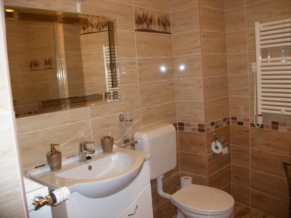 Éden II. Hotel Miskolc Buitenkant foto