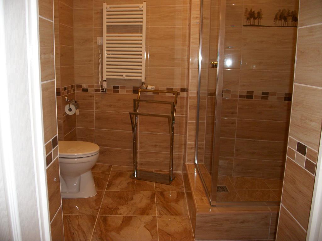 Éden II. Hotel Miskolc Buitenkant foto