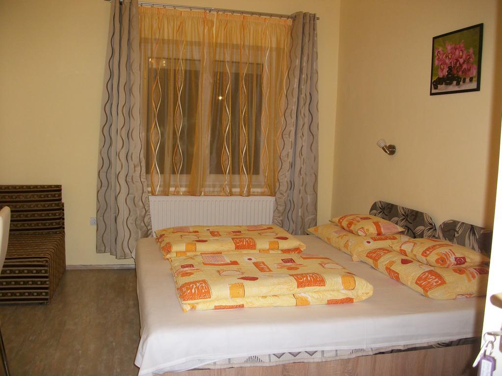 Éden II. Hotel Miskolc Buitenkant foto