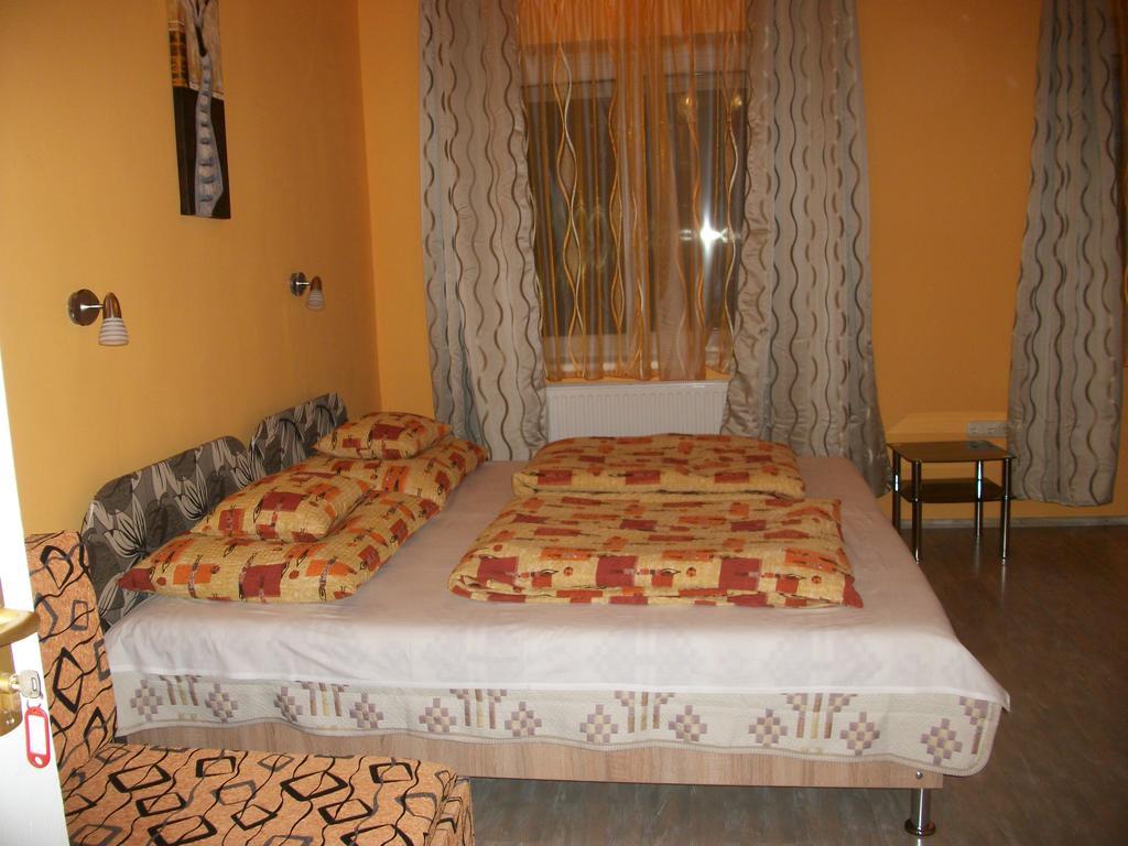 Éden II. Hotel Miskolc Buitenkant foto