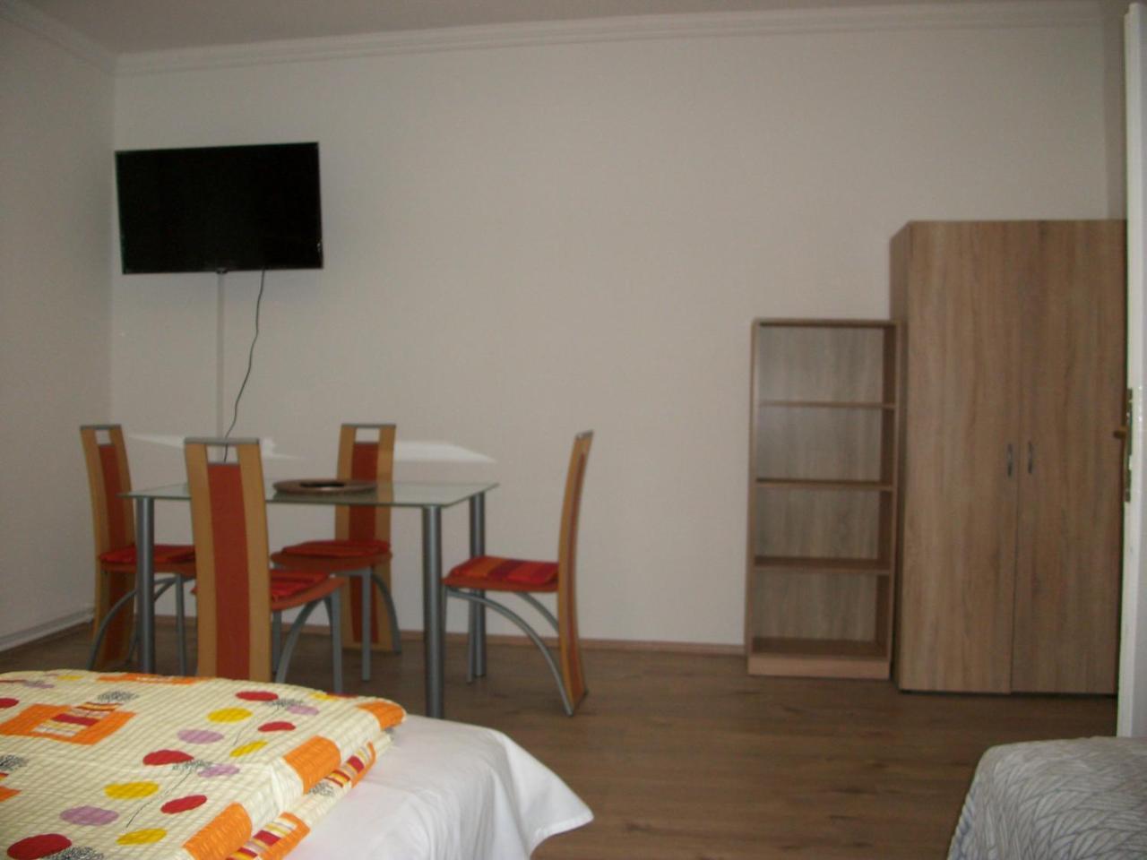 Éden II. Hotel Miskolc Buitenkant foto